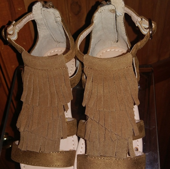 Volatile Kids Fringe Sandals - Picture 2 of 3